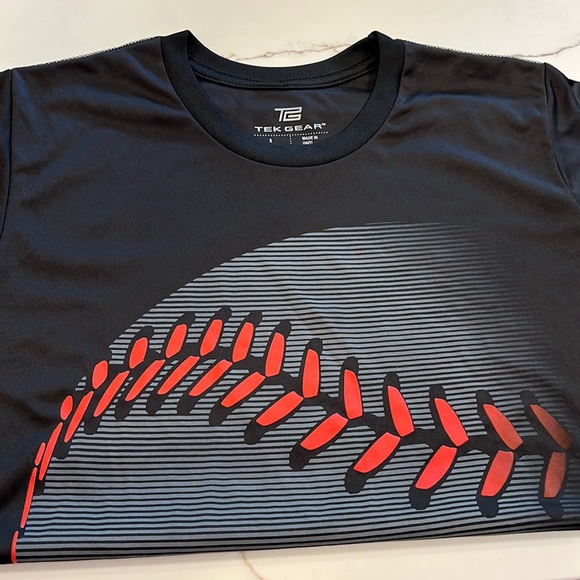 Boys Tek Gear T-shirt. Wore once. Large. - Picture 2 of 7